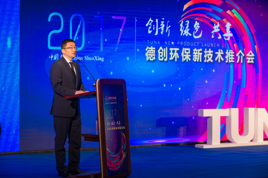 公司总裁赵总向嘉宾致欢迎词